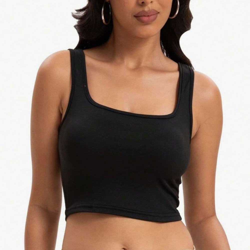 ✨4 for $15✨ Black square neck crop top